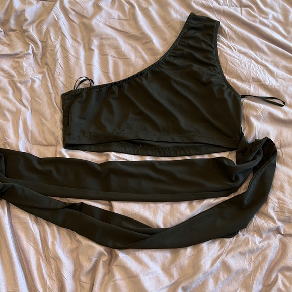 One shoulder cross body black crop top - Picture 1 of 2